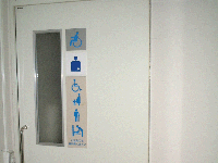 1階トイレ入口の写真