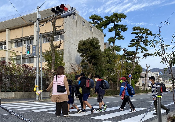 精道小学校登校風景