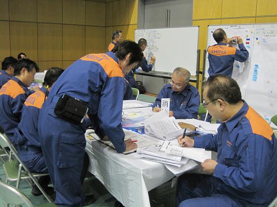 写真：市災害対策本部消防部テーブル