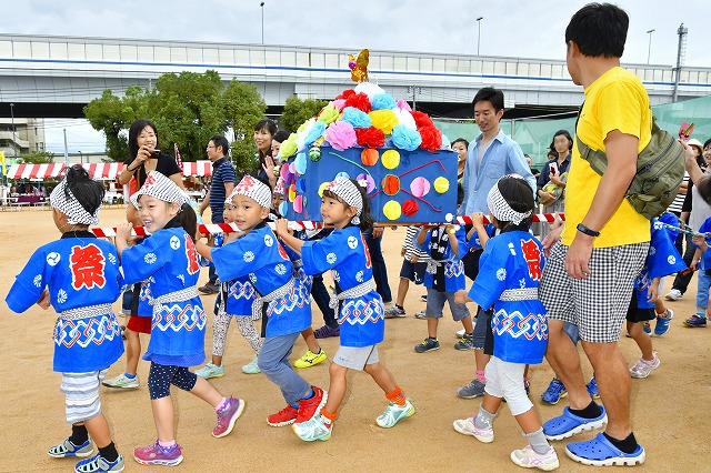 精道保育所の子どもみこし