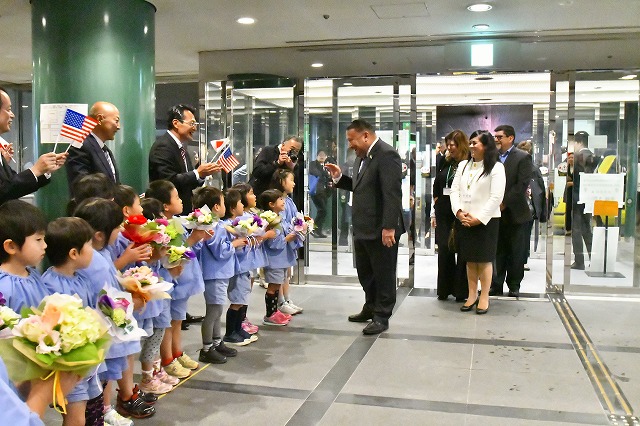 精道幼稚園児がお出迎え