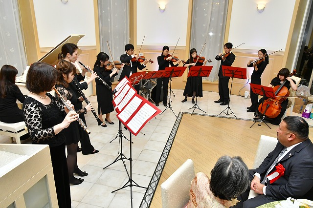 記念祝賀会で市職員有志による演奏