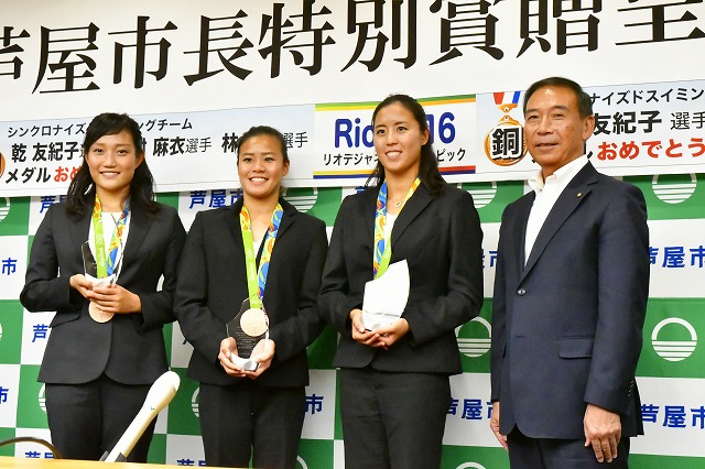 芦屋ゆかりの3人の選手に「芦屋市長特別賞」を贈呈しました