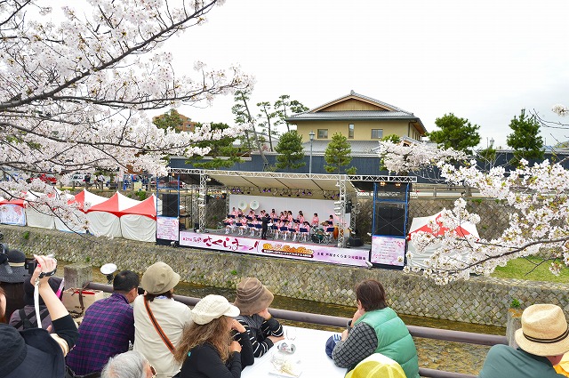 潮見中学校による吹奏楽の演奏