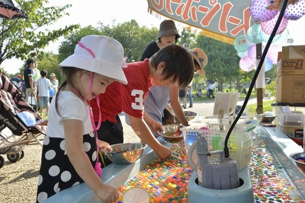 スーパーボール、うまくすくえるかな