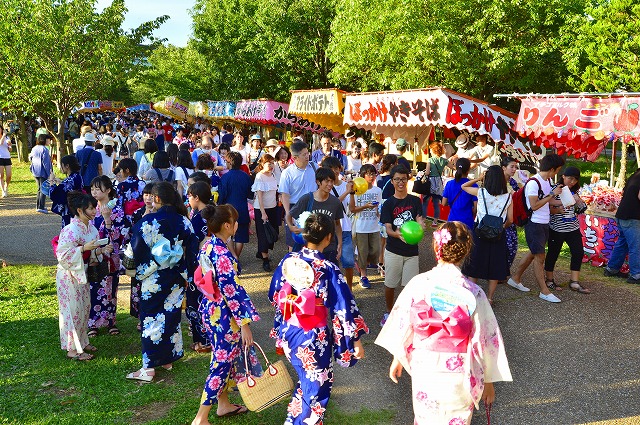 屋台も賑わっていました