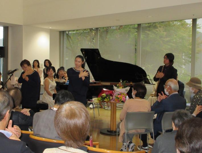 手話歌で歌います