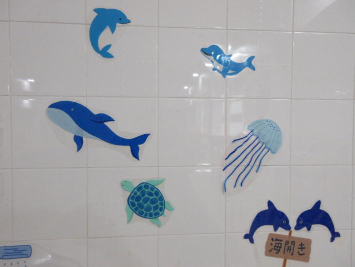 職員手作りの壁画アート