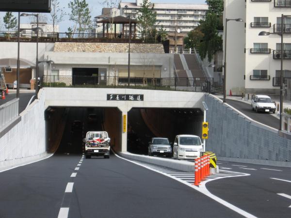 写真4：月若町から芦屋川に向かって撮影