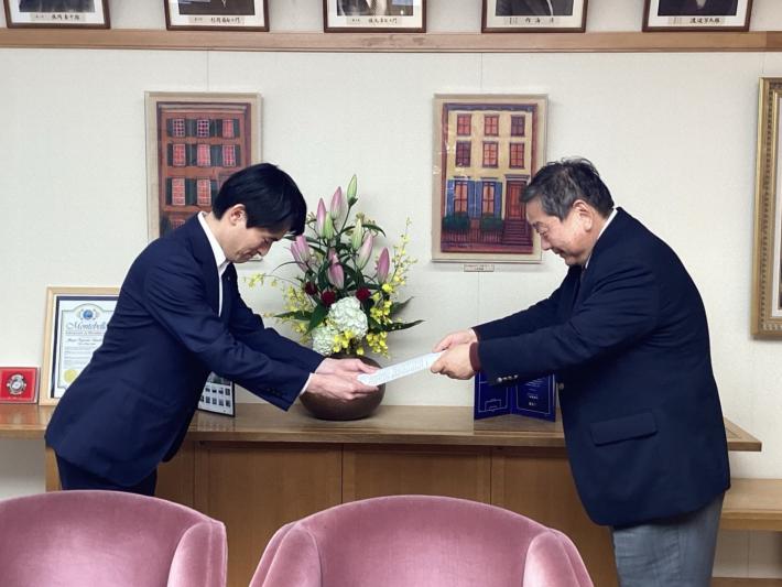 20251104_懇話会意見書写真2