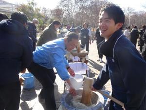 20231217総合公園もちつき