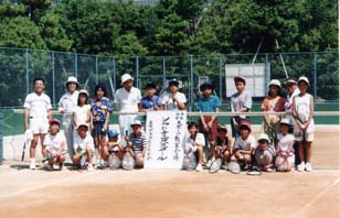 芦屋市ソフトテニス協会のメンバー集合写真