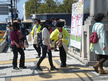 会場外の南での配布