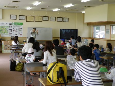 農園での座学の様子です。