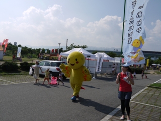 はばたんが会場に登場した写真