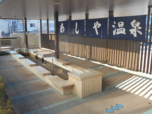 Ashiya-Onsen-foot-bath