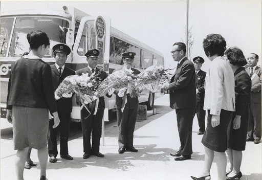 名神高速バス芦屋に停車（昭和40年）