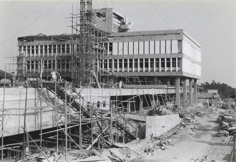 建築中の市庁舎（北館）（昭和35年）