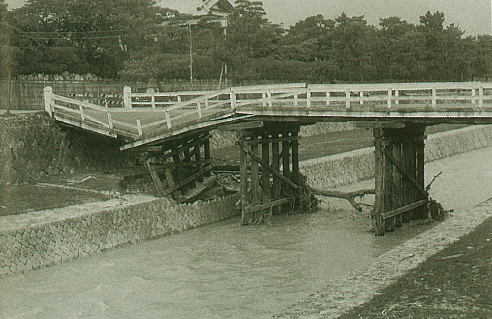 7月豪雨：倒壊した公光橋