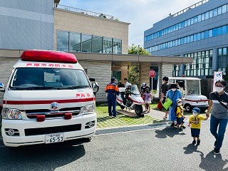 受付付近の救急車