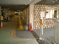 市役所地下通路内の写真