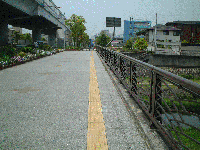 国道43号歩道改良後の写真