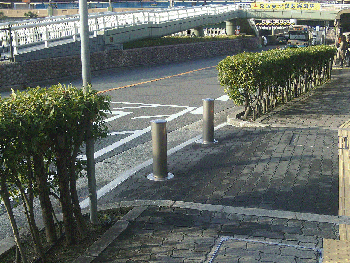 市役所西側歩道段差切り下げの写真