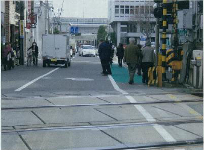 県道路側塗装の写真